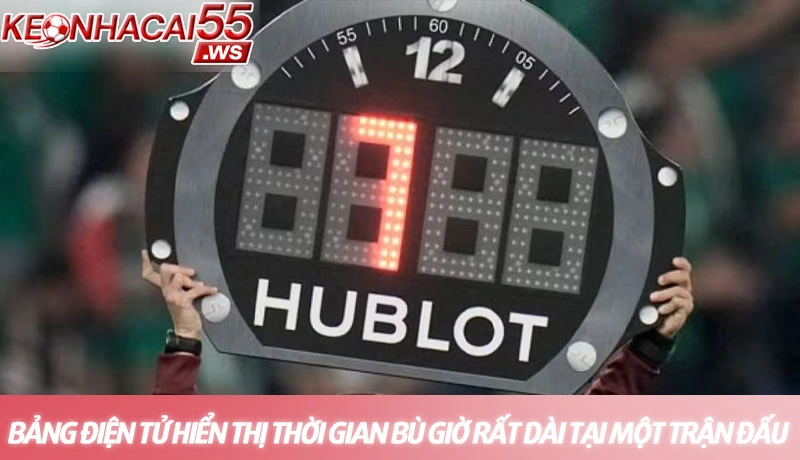 Luật bóng đá mới - Cập nhật những thay đổi quan trọng từ IFAB 3 Bảng điện tử hiển thị thời gian bù giờ rất dài tại một trận đấu